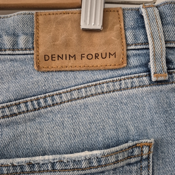 Aritzia Denim Forum The Arlo Short High Rise Distressed Hem Light Wash Sz 31 - Picture 8 of 9